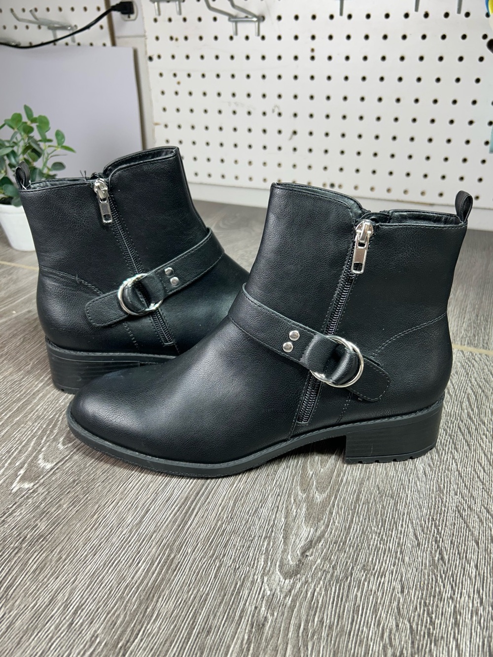 Me too Giselle Black faux Leather Ankle Boots - two sides Zipper